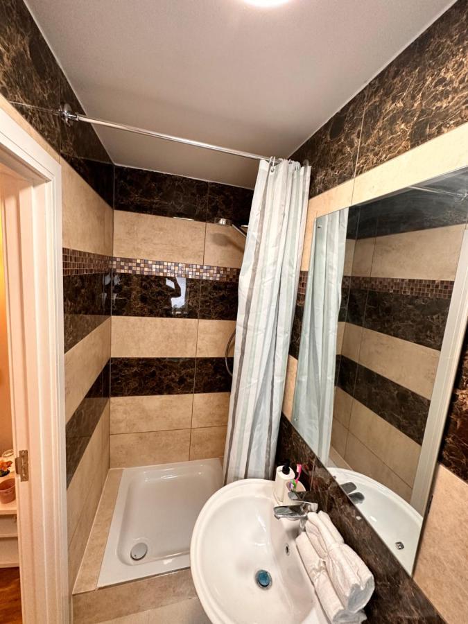 Canary Wharf Single Double And En-Suite Rooms Londra Dış mekan fotoğraf