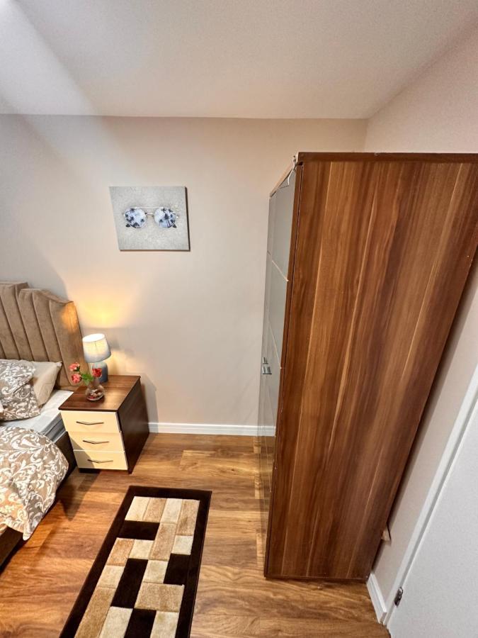Canary Wharf Single Double And En-Suite Rooms Londra Dış mekan fotoğraf