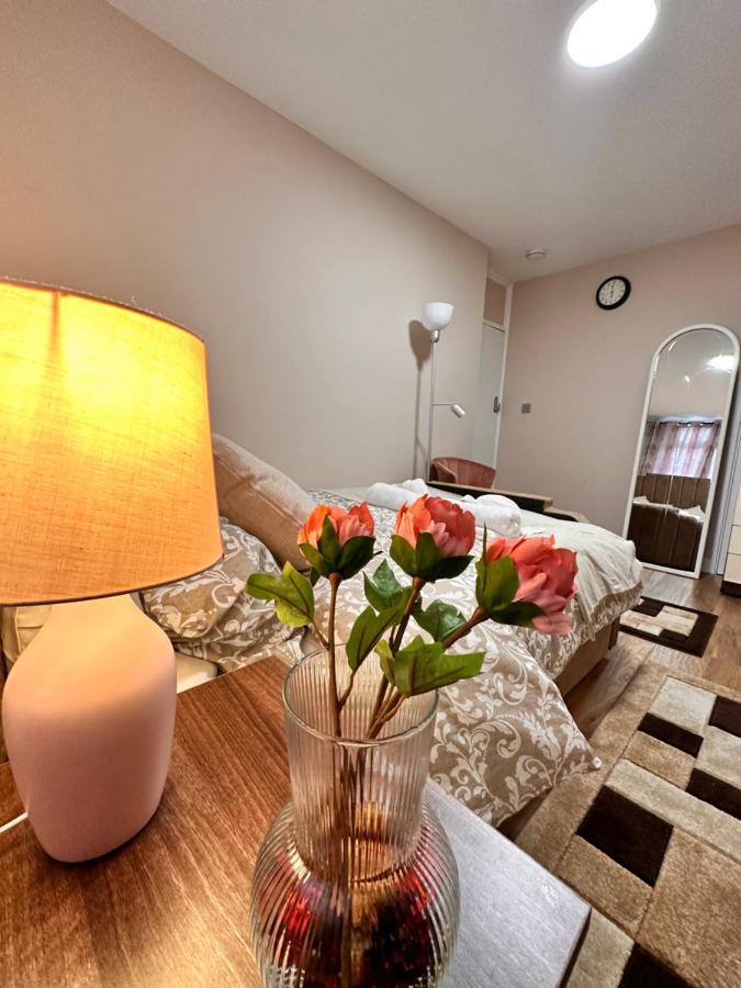 Canary Wharf Single Double And En-Suite Rooms Londra Dış mekan fotoğraf