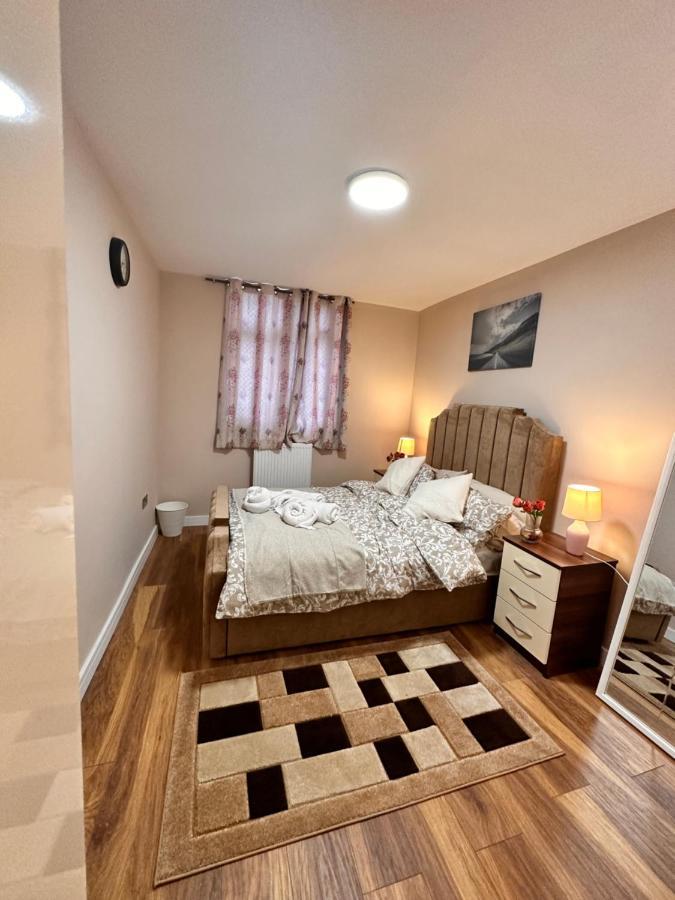 Canary Wharf Single Double And En-Suite Rooms Londra Dış mekan fotoğraf