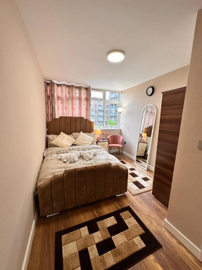 Canary Wharf Single Double And En-Suite Rooms Londra Dış mekan fotoğraf