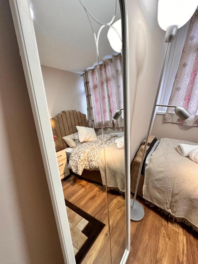 Canary Wharf Single Double And En-Suite Rooms Londra Dış mekan fotoğraf