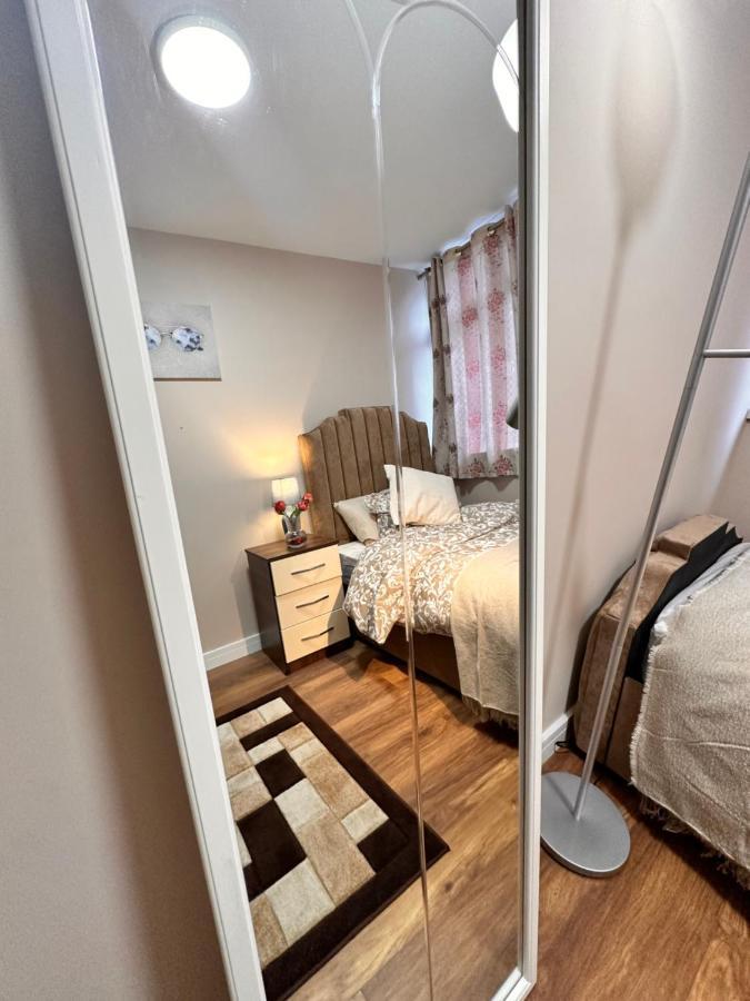 Canary Wharf Single Double And En-Suite Rooms Londra Dış mekan fotoğraf