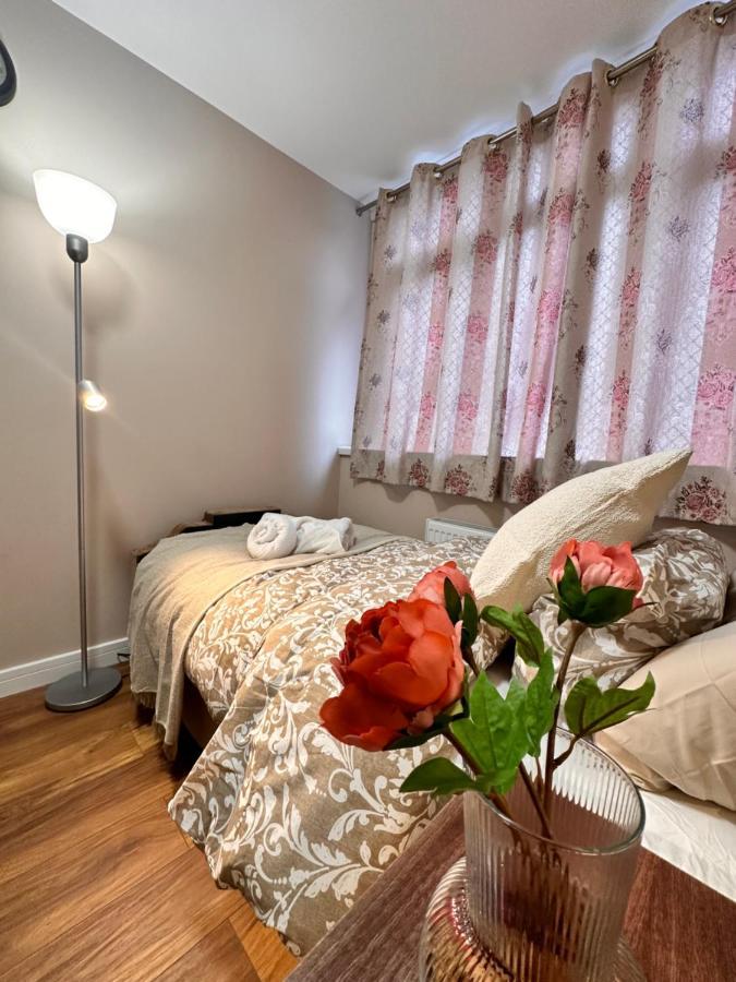 Canary Wharf Single Double And En-Suite Rooms Londra Dış mekan fotoğraf