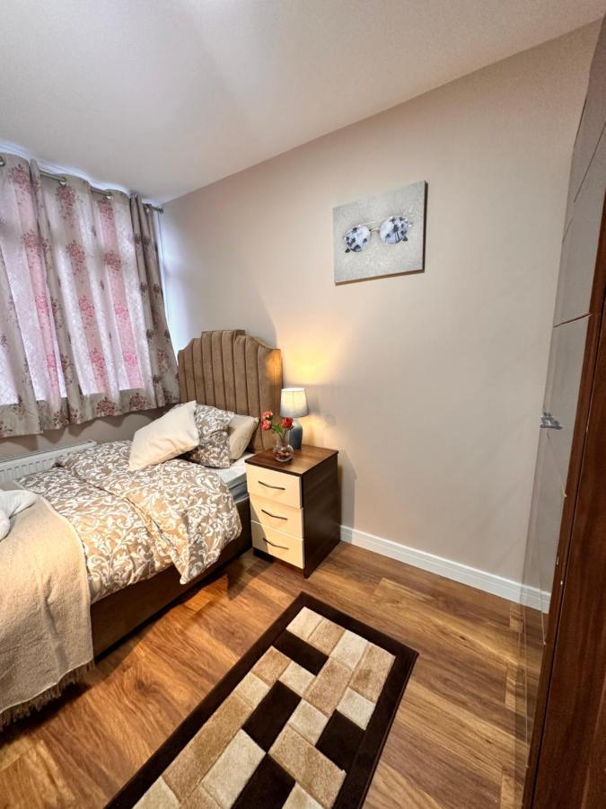 Canary Wharf Single Double And En-Suite Rooms Londra Dış mekan fotoğraf