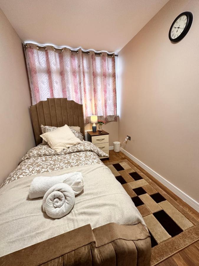 Canary Wharf Single Double And En-Suite Rooms Londra Dış mekan fotoğraf