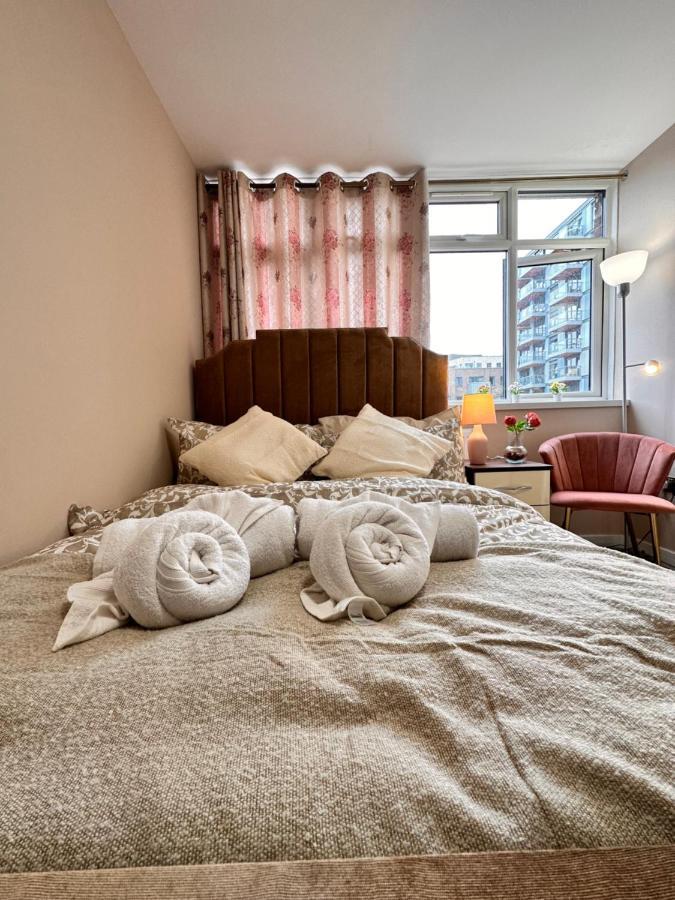 Canary Wharf Single Double And En-Suite Rooms Londra Dış mekan fotoğraf