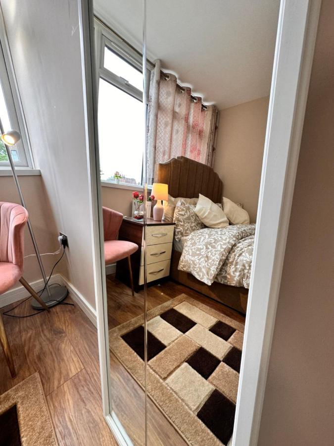 Canary Wharf Single Double And En-Suite Rooms Londra Dış mekan fotoğraf