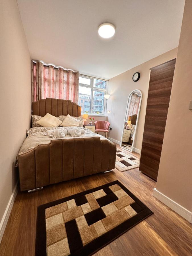 Canary Wharf Single Double And En-Suite Rooms Londra Dış mekan fotoğraf