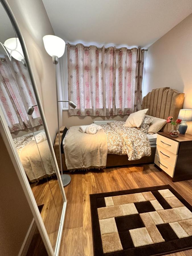 Canary Wharf Single Double And En-Suite Rooms Londra Dış mekan fotoğraf