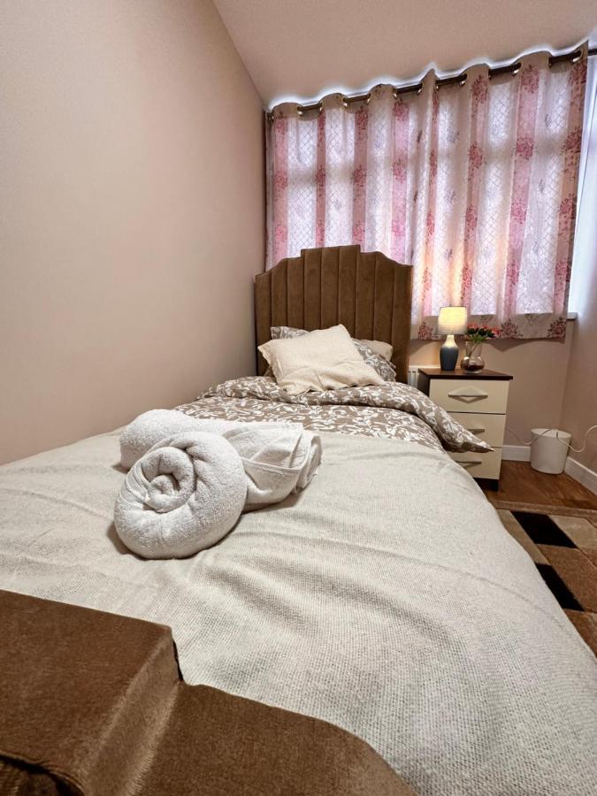 Canary Wharf Single Double And En-Suite Rooms Londra Dış mekan fotoğraf